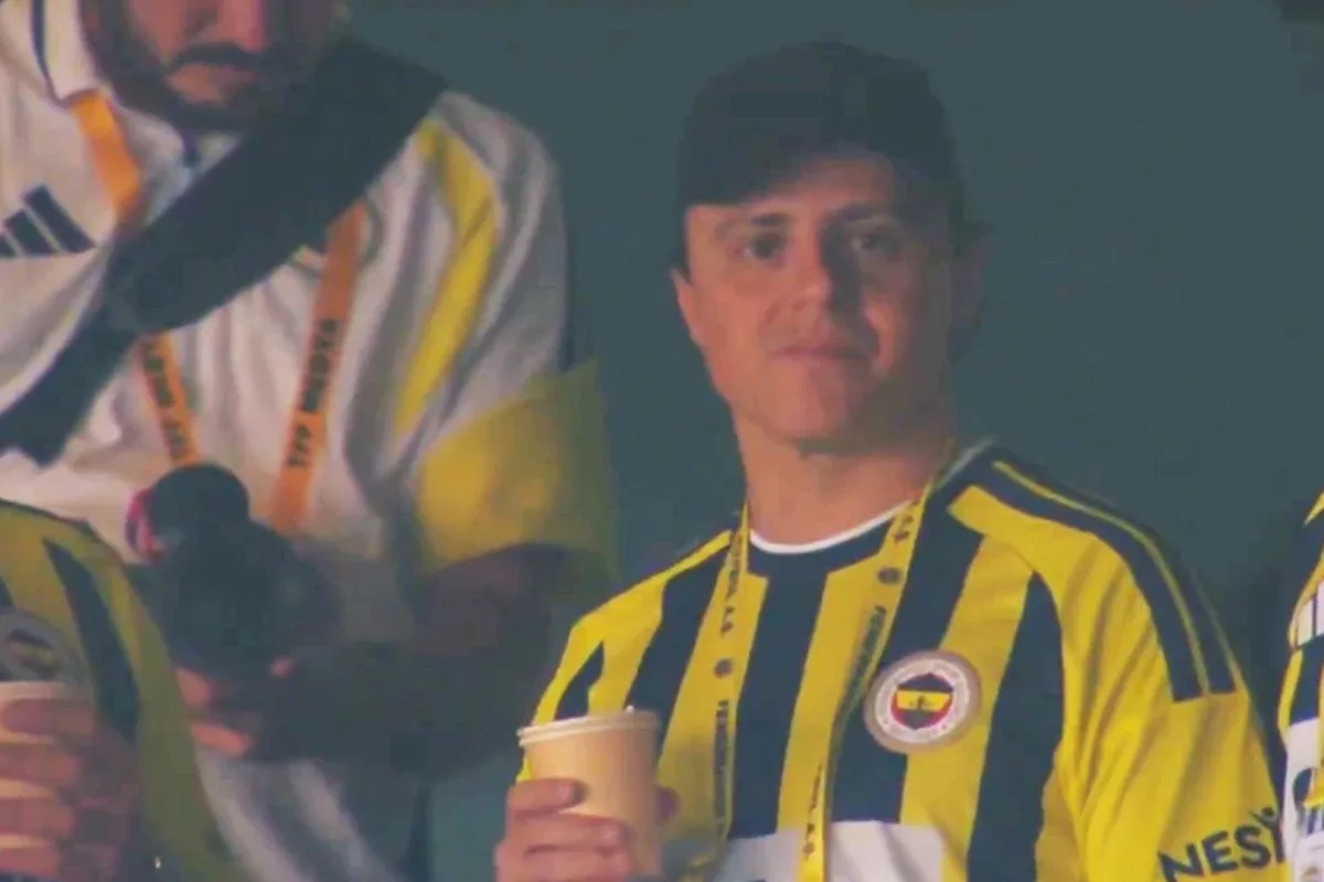 Formula 1 Efsanesi Felipe Massa, Fenerbahçe-Eyüpspor Maçını Tribünden İzledi