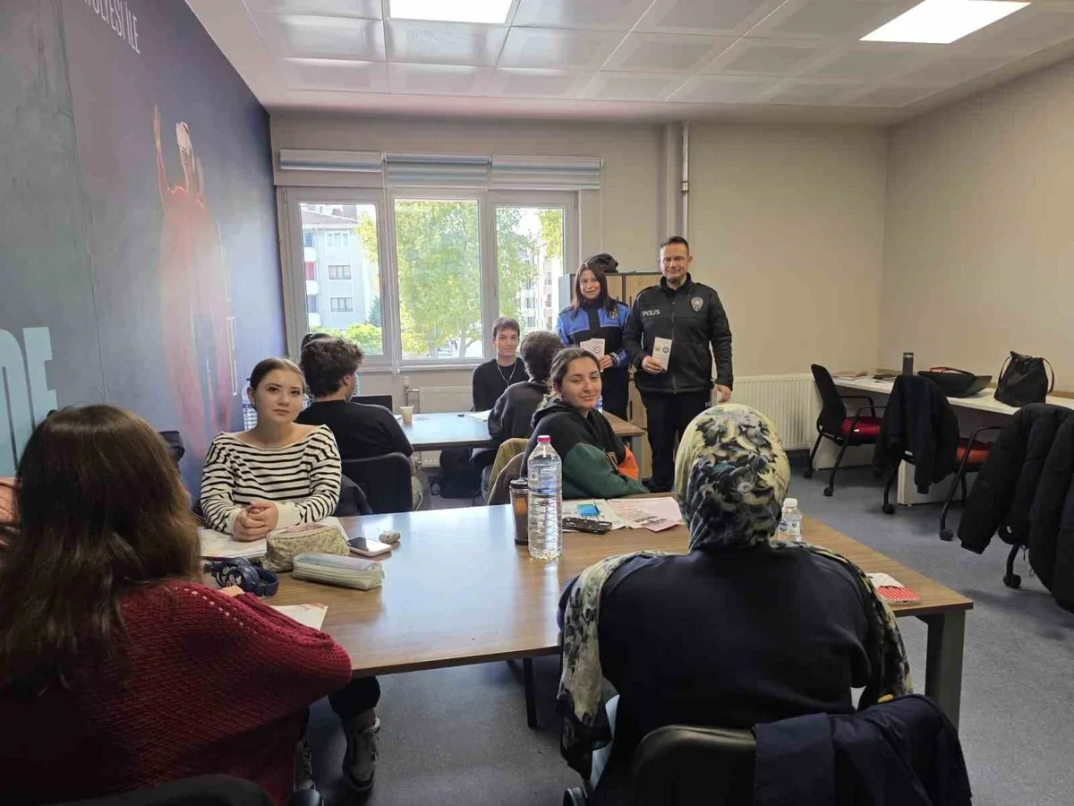 Bilecik Bozüyük'te Öğrencilere KADES ve Dolandırıcılık Eğitimi Verildi