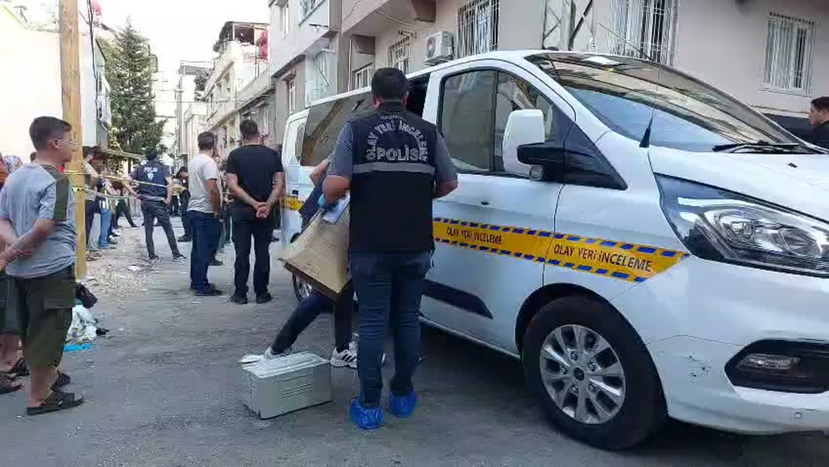 Gaziantep'te dehşet: Eşini öldürüp sokakta rastgele ateş açtı, 3'ü çocuk 4 kişi yaralandı