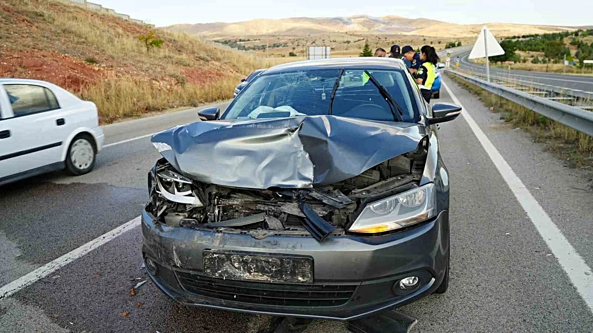 Kırıkkale'de Otomobillerin Çarpıştığı Kazada 4 Kişi Yaralandı