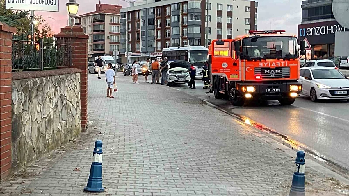 Sinop'ta SUV tipi araçta çıkan yangın polis müdahalesiyle büyümeden söndürüldü