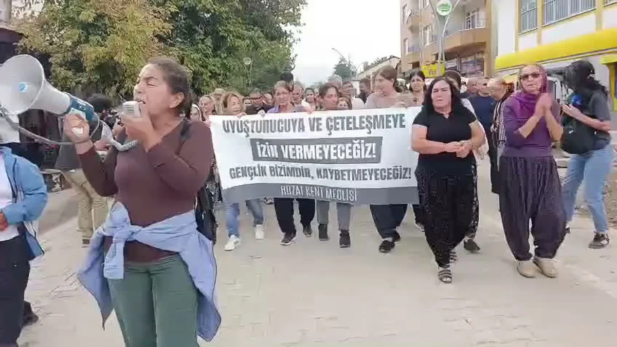 Hozat’ta Uyuşturucu ve Çeteleşmeye Karşı Toplumsal Yürüyüş: "Meydanı Teslim Etmeyeceğiz"