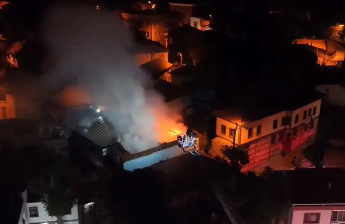 Bursa Nilüfer'de Müstakil Evde Çıkan Yangın İtfaiye Ekiplerince Söndürüldü