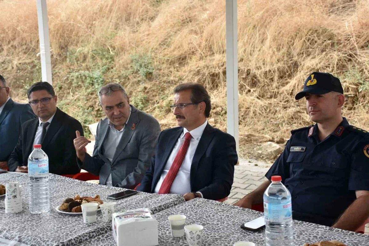 Salihli Kaymakamı Ali Güldoğan, Karaağaç ve Çelikli Mahallelerinde Vatandaşlarla Bir Araya Geldi