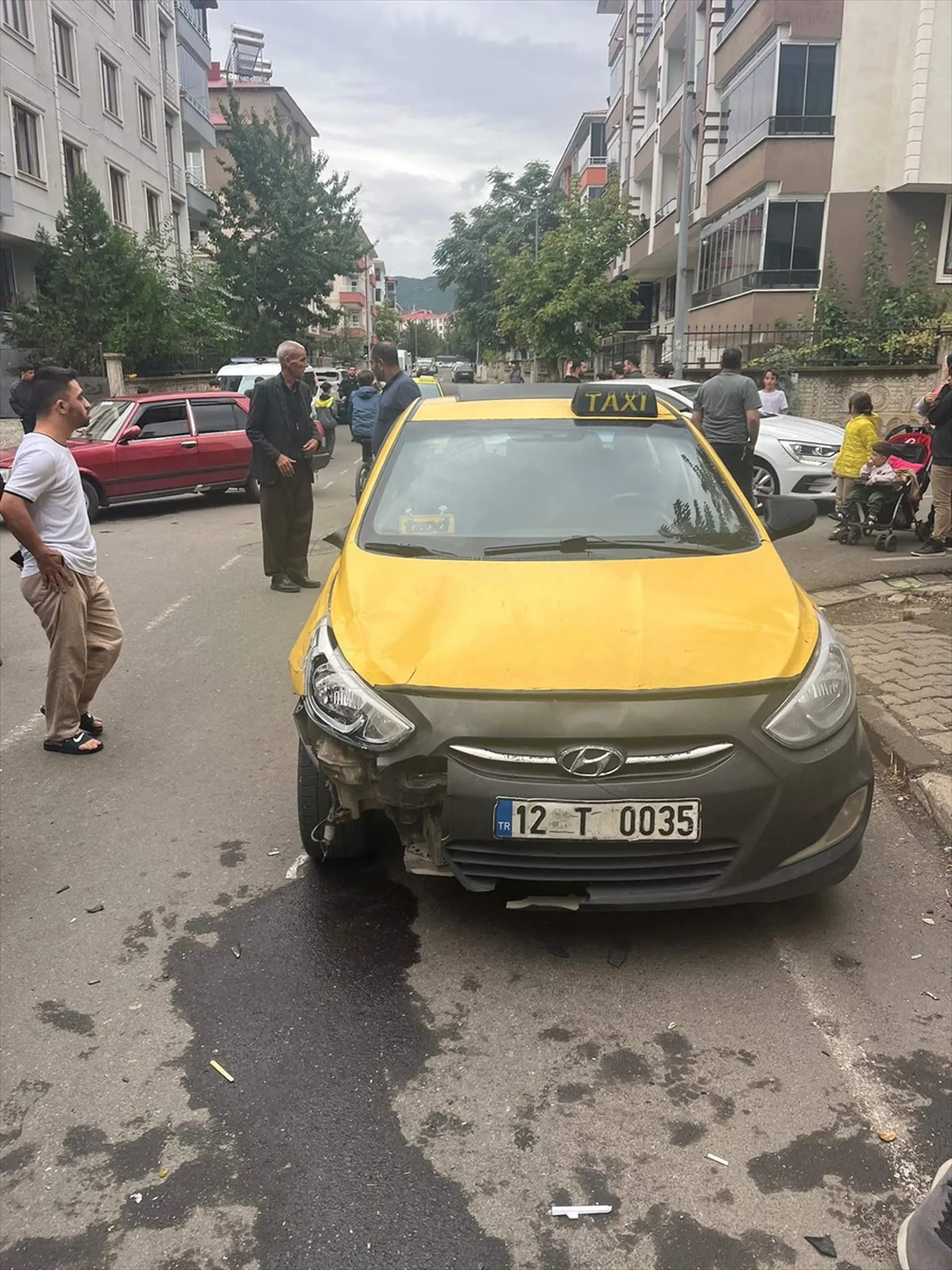 Bingöl'de Trafik Kazası: Taksinin Çarptığı Elektrikli Bisikletteki 2 Çocuk Yaralandı