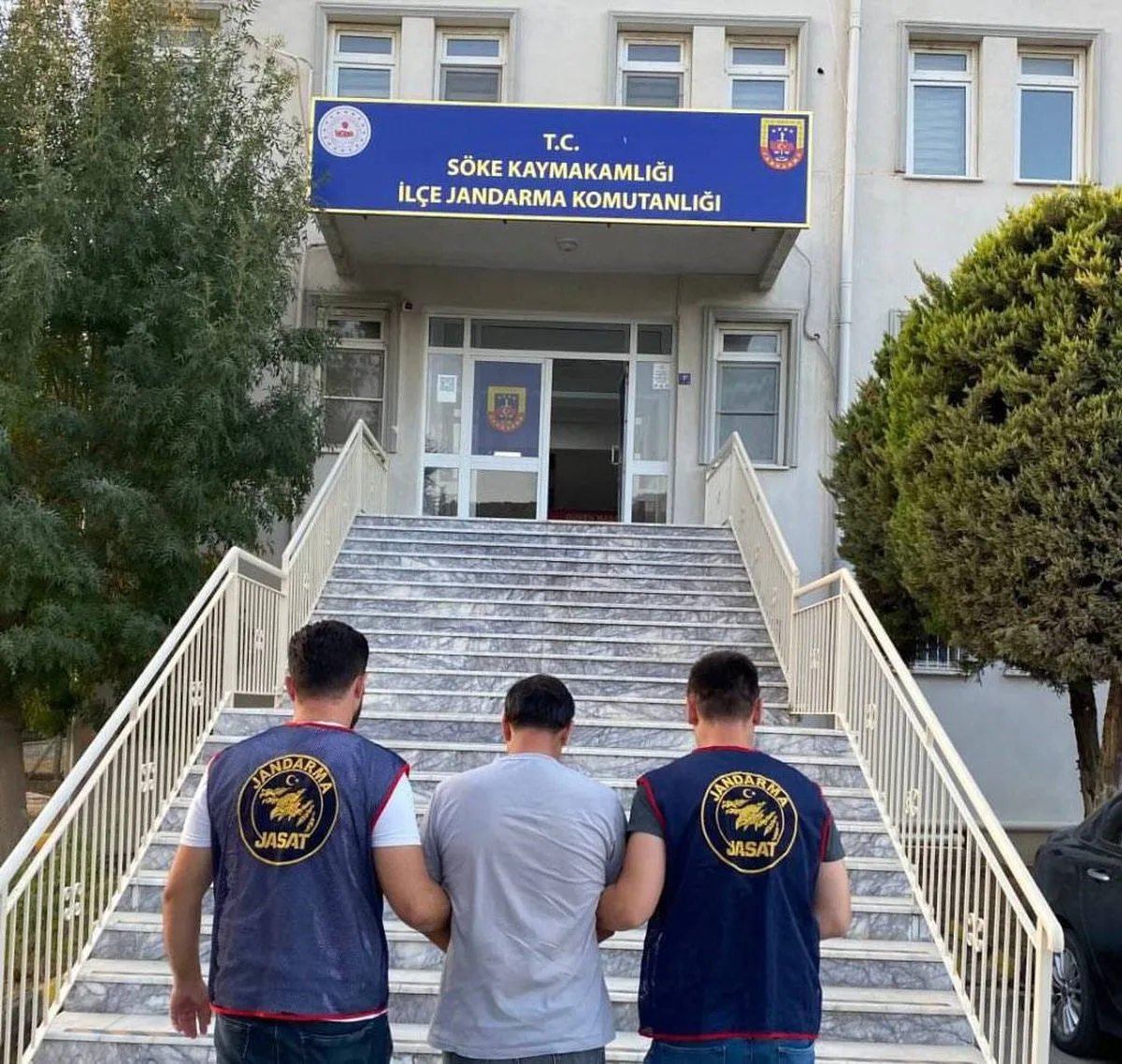 Aydın Söke'de Hırsızlık Suçundan 14 Yıl 7 Ay Hapis Cezası Bulunan Firari Hükümlü Yakalandı