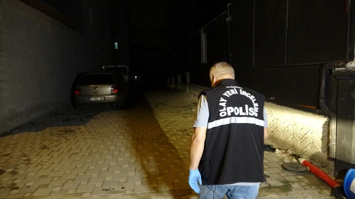 Adana Sarıçam'da 3. kattan düşen 42 yaşındaki şahıs hayatını kaybetti: 2 gözaltı