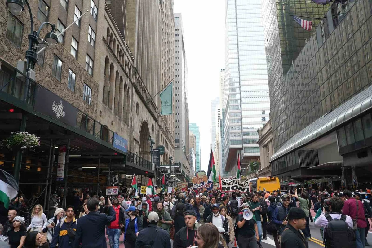 New York'ta Netanyahu Protestosu: Binlerce Kişi BM Genel Merkezi'ne Yürüdü