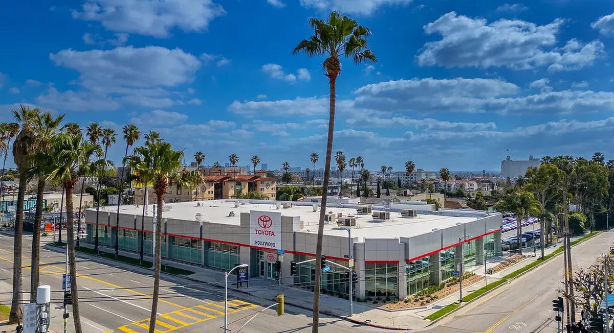 Go Auto, Kuzey Amerika'nın İlk Toyota Bayisi Toyota of Hollywood'u Satın Aldı