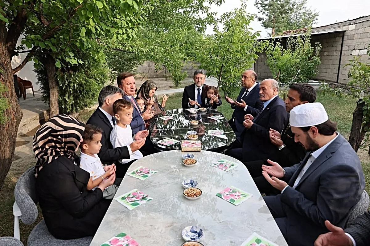 Bakan İbrahim Yumaklı Erzincan’da Şehit Jandarma Er Yakup Koç’un Ailesini Ziyaret Etti