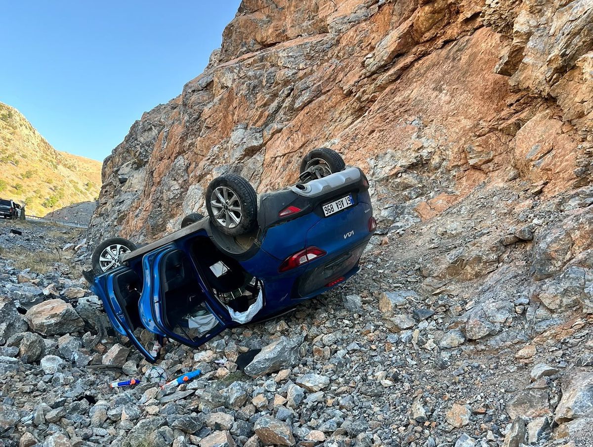Adıyaman'da Trafik Kazası: Şarampole Yuvarlanan Otomobilde 1'i Çocuk 5 Kişi Yaralandı