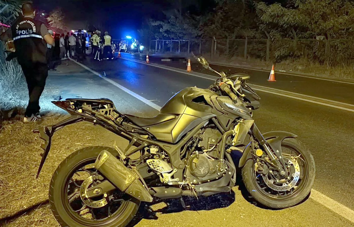 Tekirdağ Çorlu'da Feci Kaza: Motosiklet Sürücüsü Servis Midibüsünün Altında Can Verdi