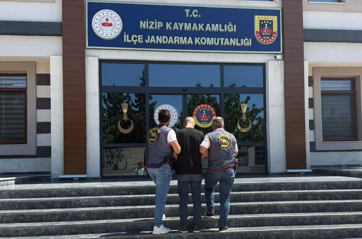 Gaziantep'te Haklarında Kesinleşmiş 10'ar Yıl Hapis Cezası Bulunan İki Firari Yakalandı