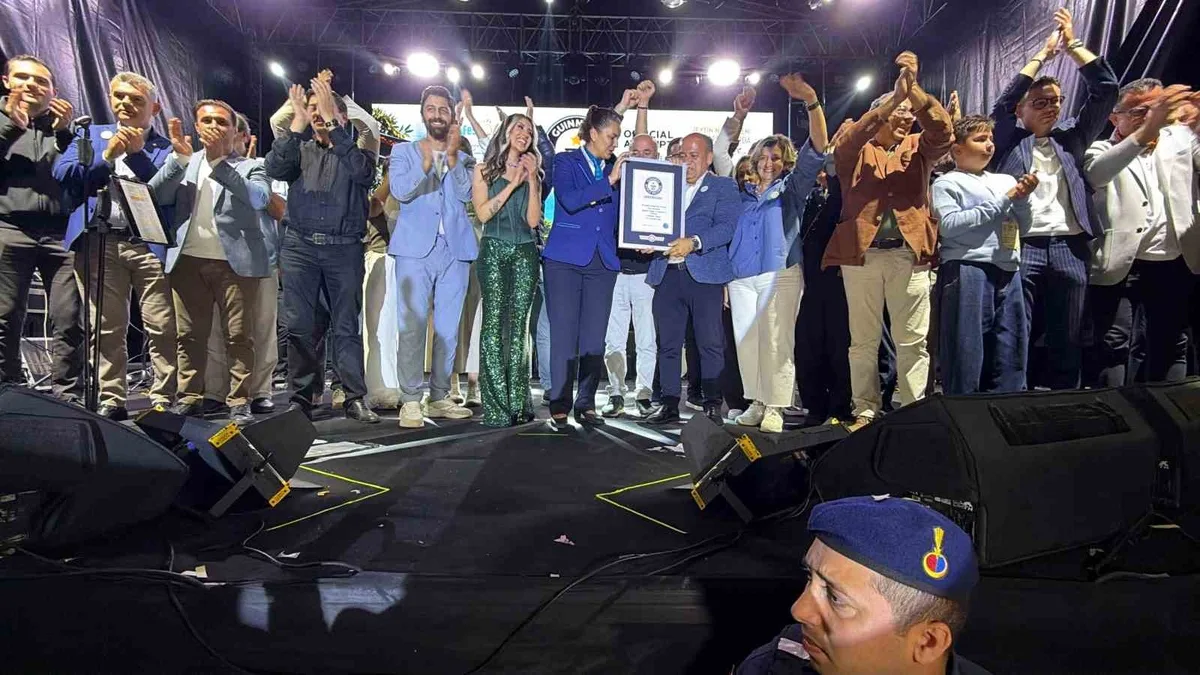 Edremit'te Zeytinyağı Tadım Festivali ile Guinness Dünya Rekoru Kırıldı