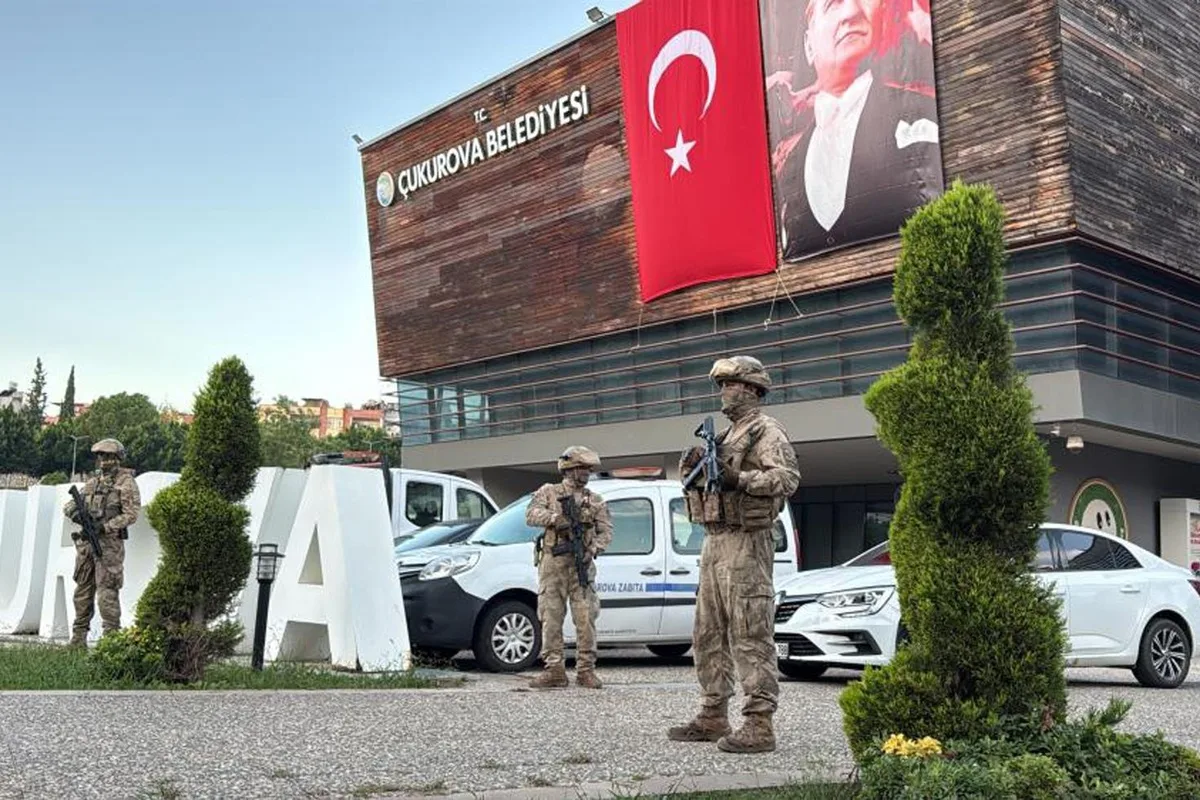 Adana'da Çukurova Belediyesi'ne Jandarma Operasyonu: Çok Sayıda Gözaltı Kararı