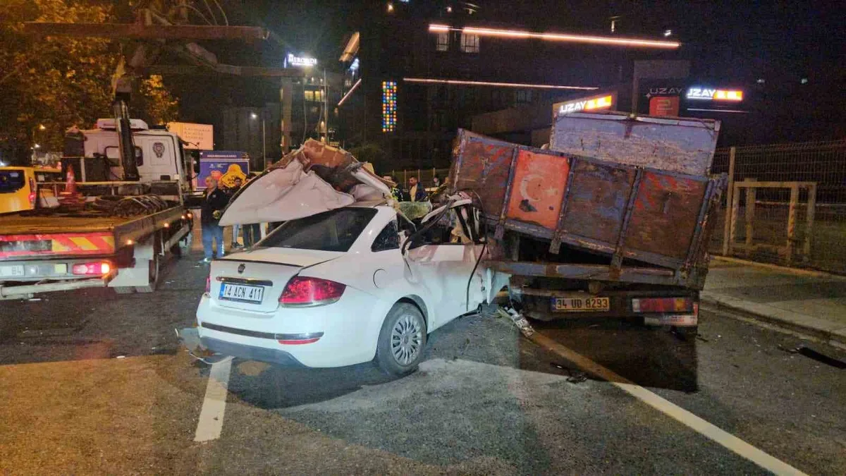 Beyoğlu'nda Alkollü Sürücü Dehşeti: Makas Atan Otomobil 5 Araca Çarptı, 3 Kişi Yaralandı