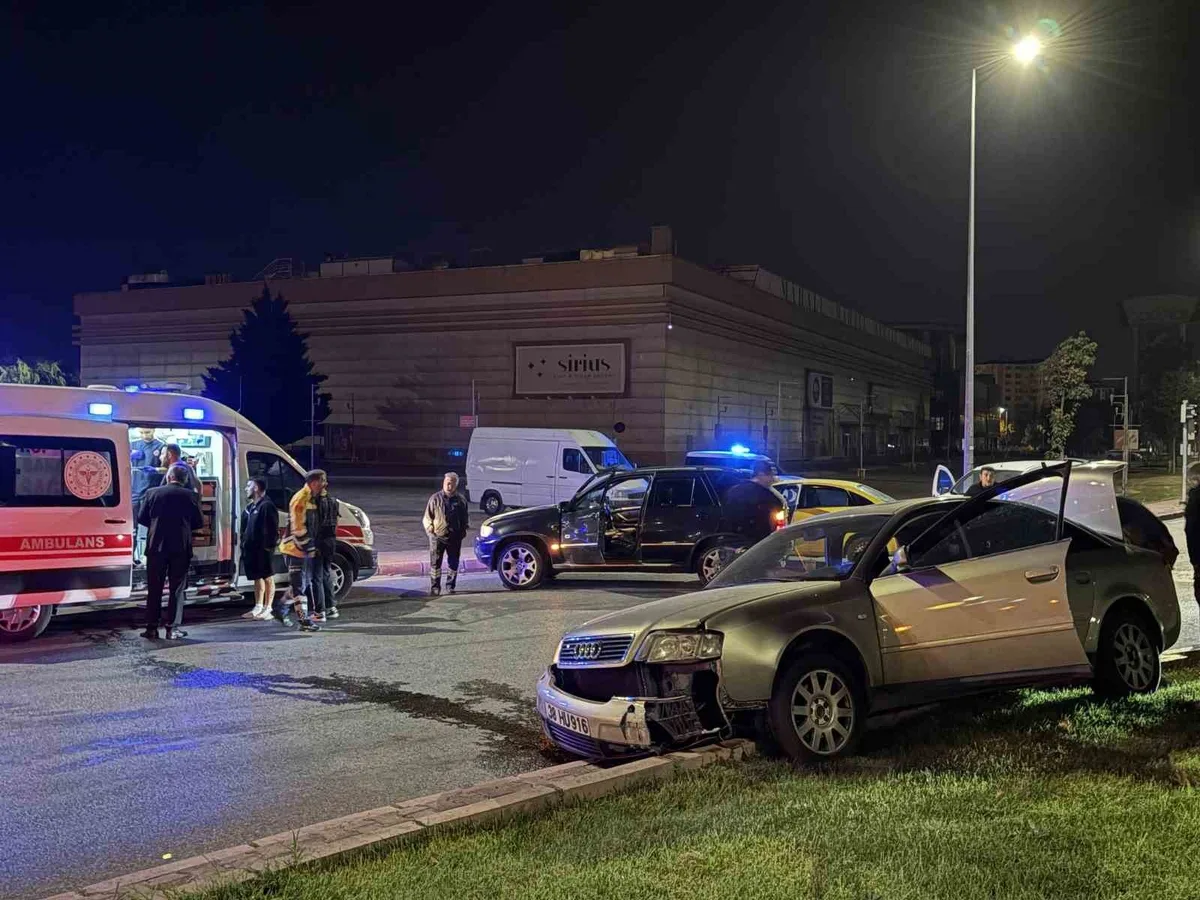 Kayseri Melikgazi'de Trafik Kazası: Ticari Taksi ve Otomobil Çarpıştı, 1 Yaralı