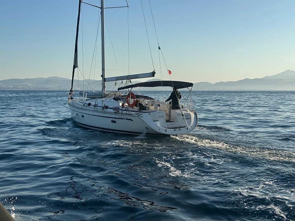 Kuşadası Açıklarında Yelkenli Tekneye Operasyon: 10 Kaçak Göçmen ve 2 Organizatör Yakalandı