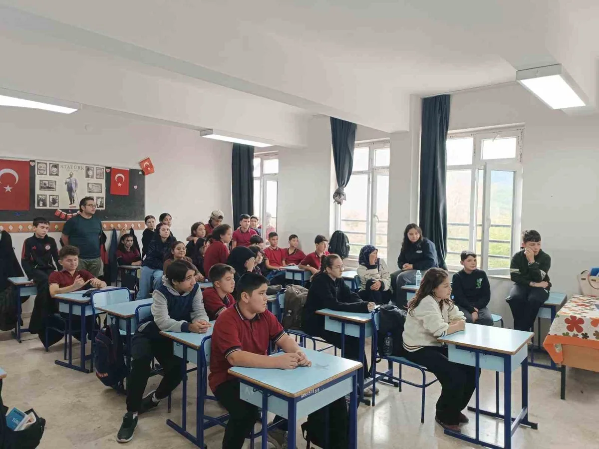 Denizli Beyağaç'ta Öğrenci ve Öğretmenlere Tüberküloz Farkındalık Eğitimi Verildi