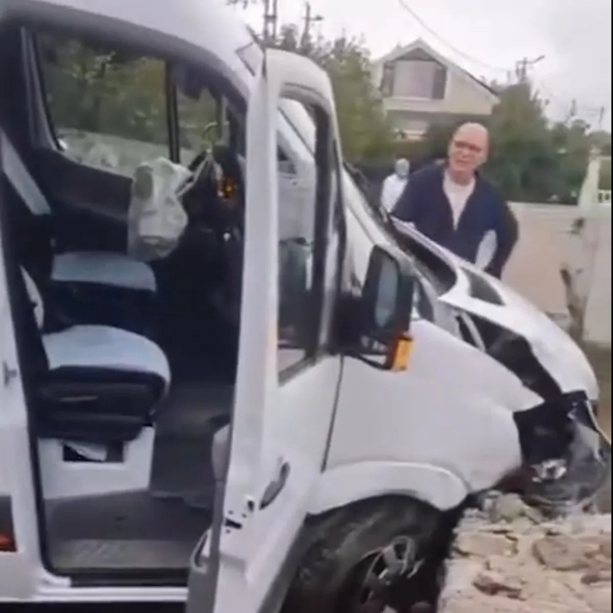 İstanbul Sarıyer’de Okul Servisi Kaza Yaptı: Bir Kişi Yaralandı