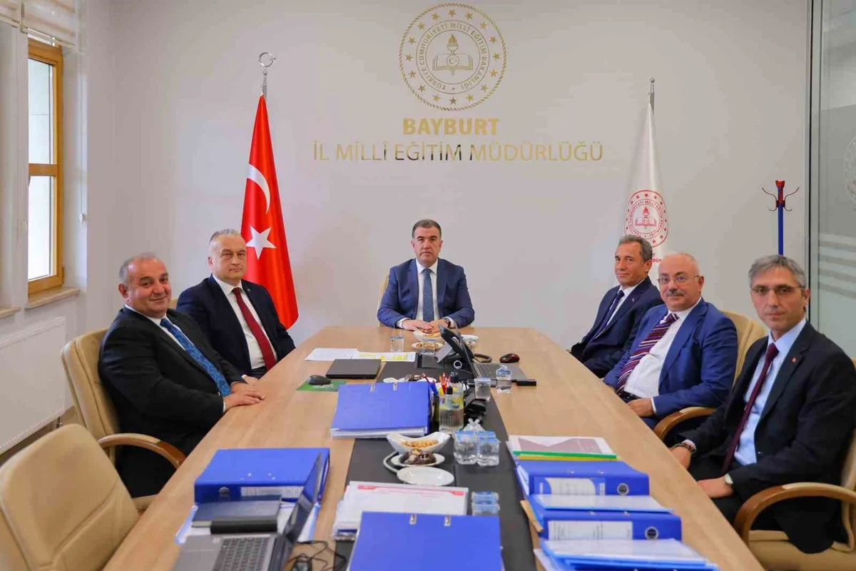 Bayburt Valisi Mustafa Eldivan Eğitim Yatırımlarını Müfettişlerle Masaya Yatırdı