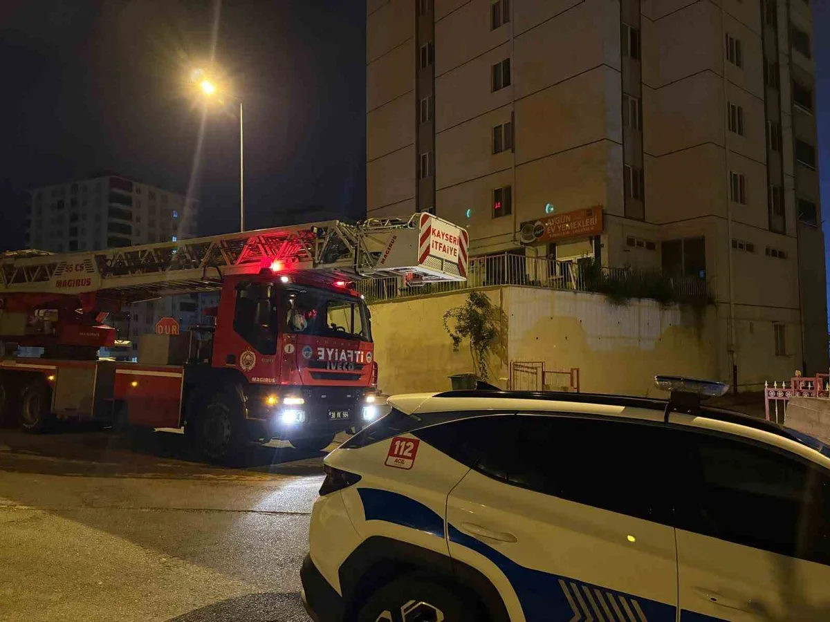 Kayseri Talas'ta 10 Katlı Binada Elektrik Kaynaklı Duman Paniği Yaşandı