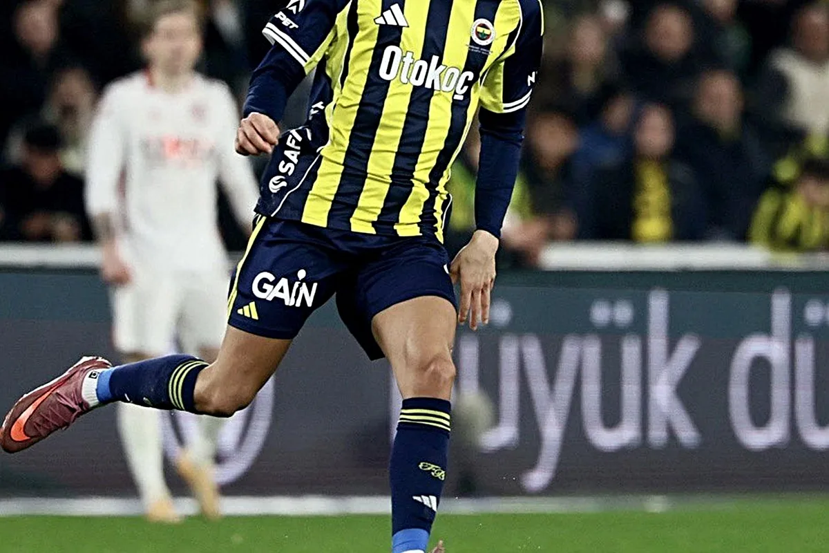 Fenerbahçe'de Mert Müldür Şoku: Milli Futbolcunun Menisküsü Yırtıldı