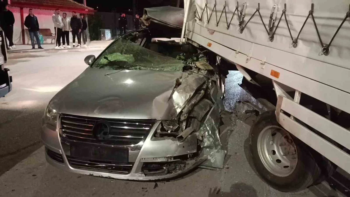 Amasya'da Trafik Kazası: Kontrolden Çıkan Otomobil Kamyonete Çarptı, Sürücü Yaralandı