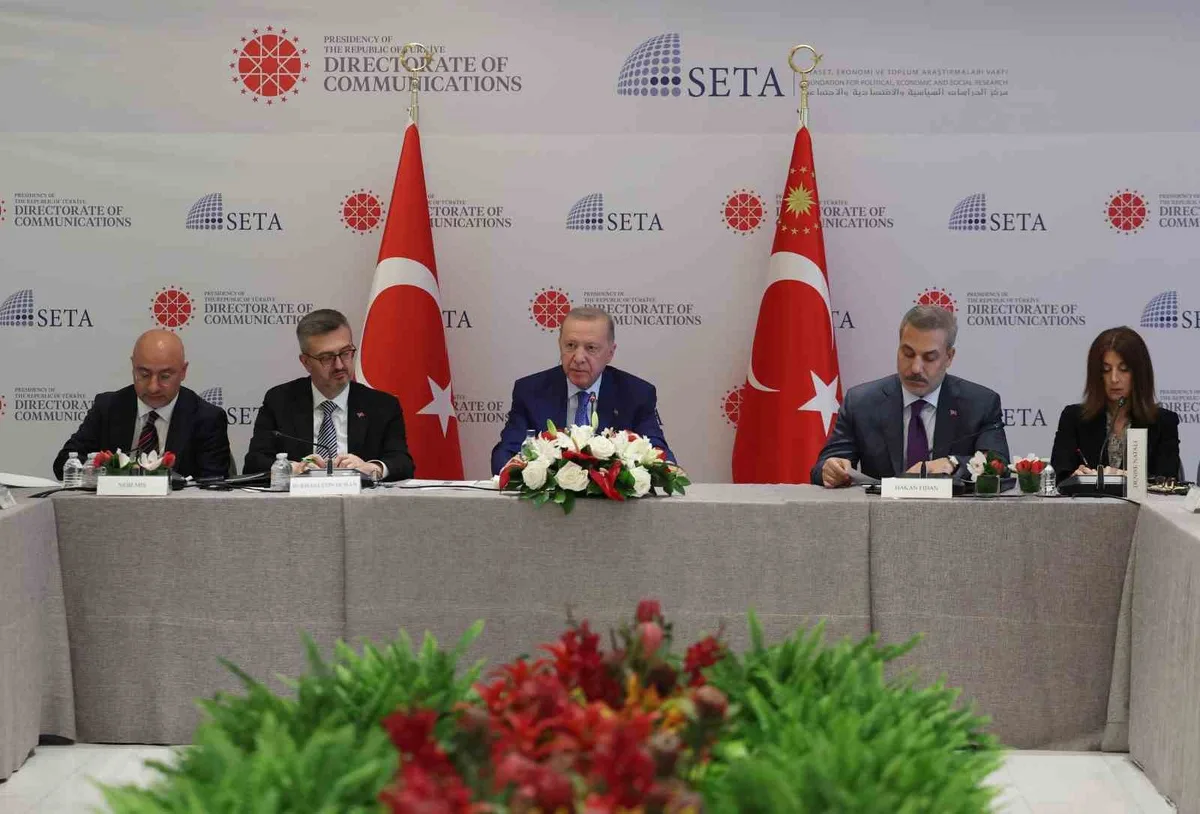 Cumhurbaşkanı Erdoğan, New York'taki Türkevi'nde ABD'li Düşünce Kuruluşu Temsilcileriyle Bir Araya Geldi
