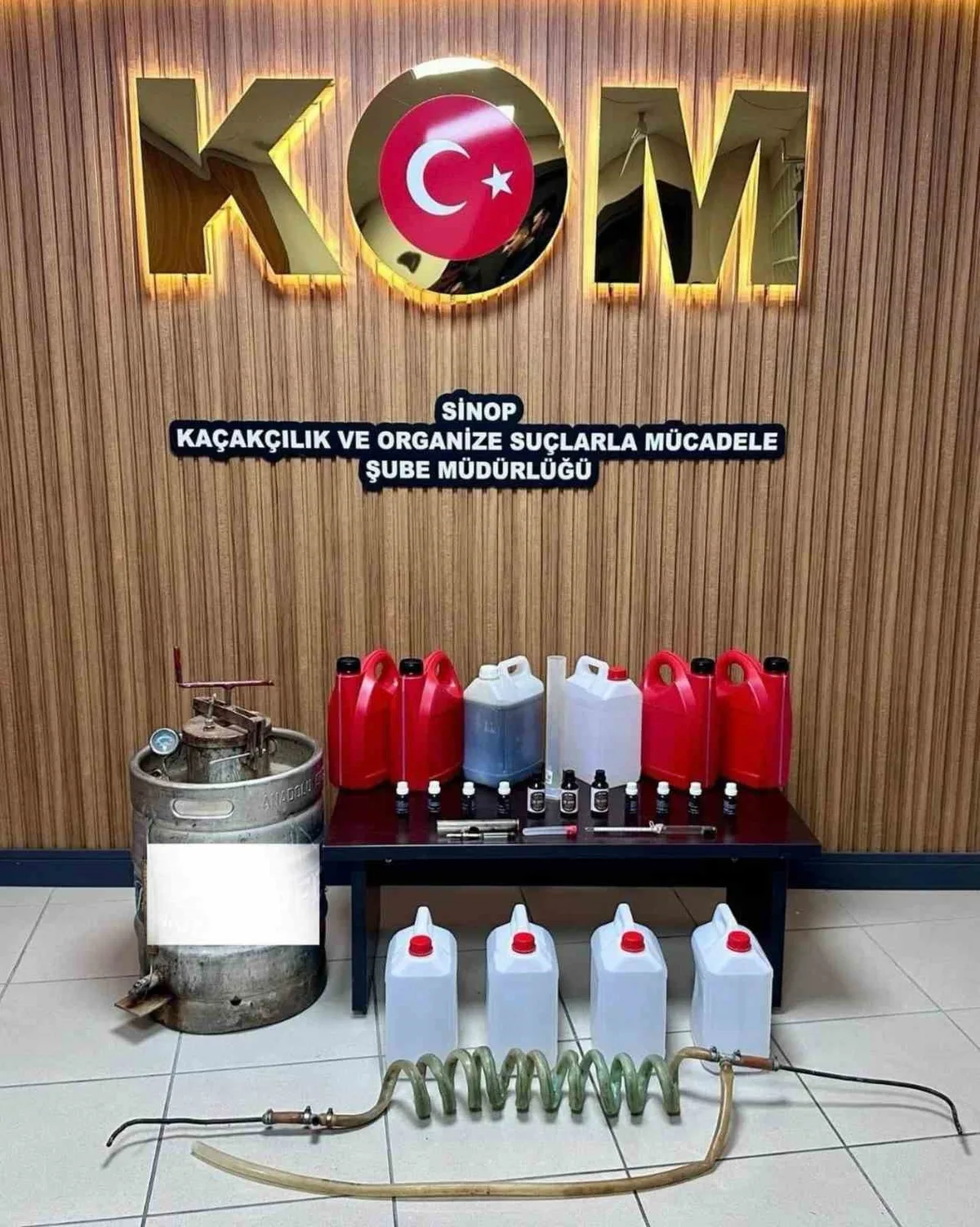 Sinop Gerze'de Kaçak Alkol Operasyonu: Çok Sayıda Malzeme Ele Geçirildi