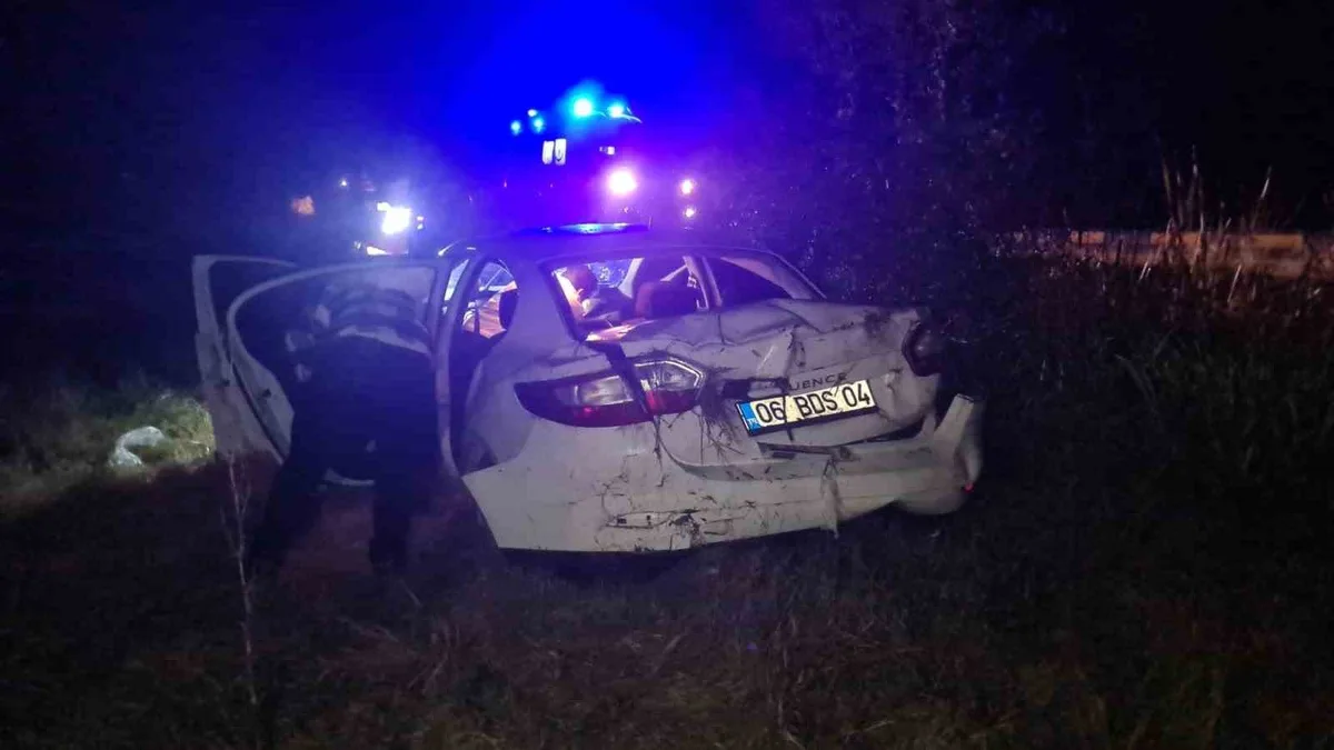 Zonguldak Çaycuma'da Trafik Kazası: Kontrolden Çıkan Otomobil Araziye Uçtu, 4 Kişi Yaralandı