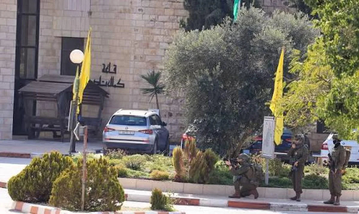 İsrail Güçleri Birzeit Üniversitesi'ne Baskın Düzenledi: Öğrenci Anıtı Yıkıldı