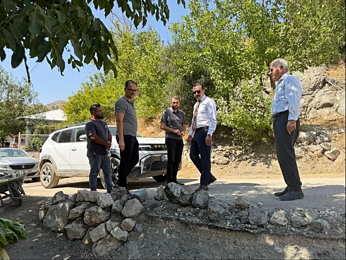 Çelikhan Kaymakamı Özgür Pelvan Köy Yollarındaki Asfalt Hazırlıklarını İnceledi