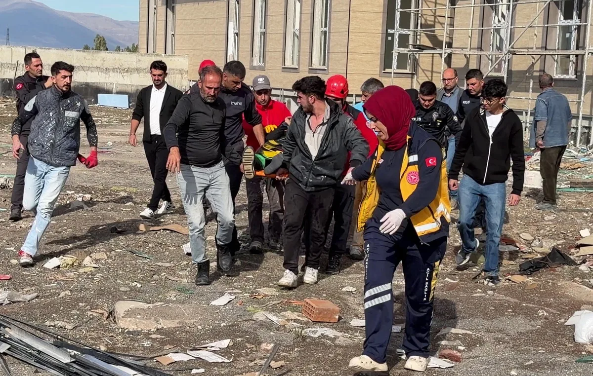 Erzurum'da İnşaatta Asansör Kurulumu Sırasında Kaza: Bir İşçi Ağır Yaralandı