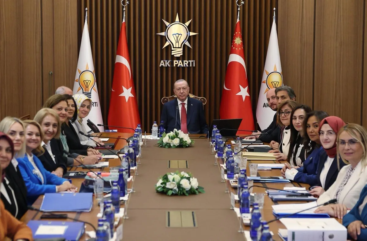 CHP'li Foça Belediye Başkanı Saniye Bora Fıçı, Cumhurbaşkanı Erdoğan'ın Toplantısında Görüntülendi