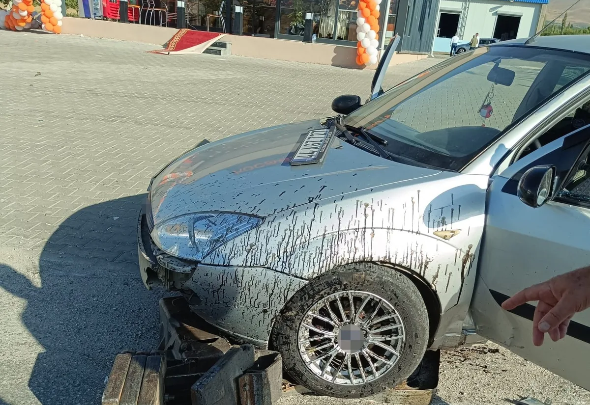 Malatya'da Traktör ve İki Otomobilin Karıştığı Zincirleme Trafik Kazası: 1 Yaralı