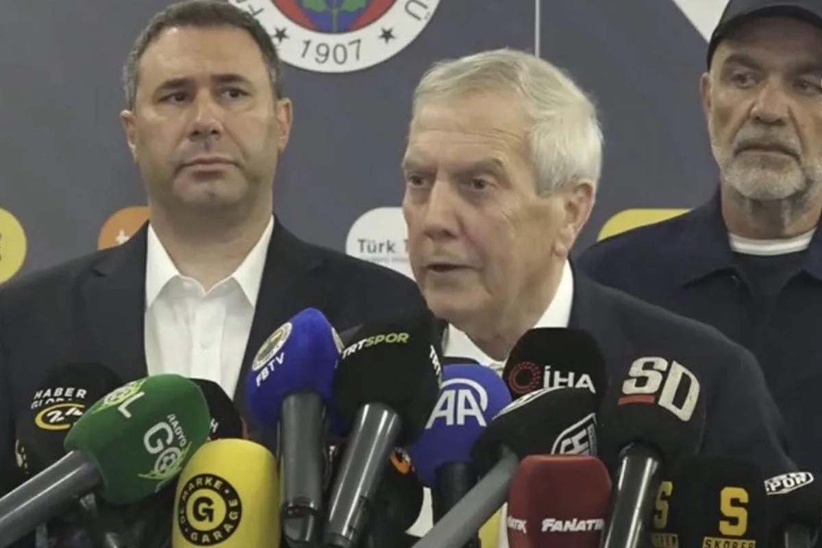Fenerbahçe Başkanı Aziz Yıldırım'dan Derbi Sonrası Sert Hakem Tepkisi: Ligler 1 Yıl Ertelenebilir
