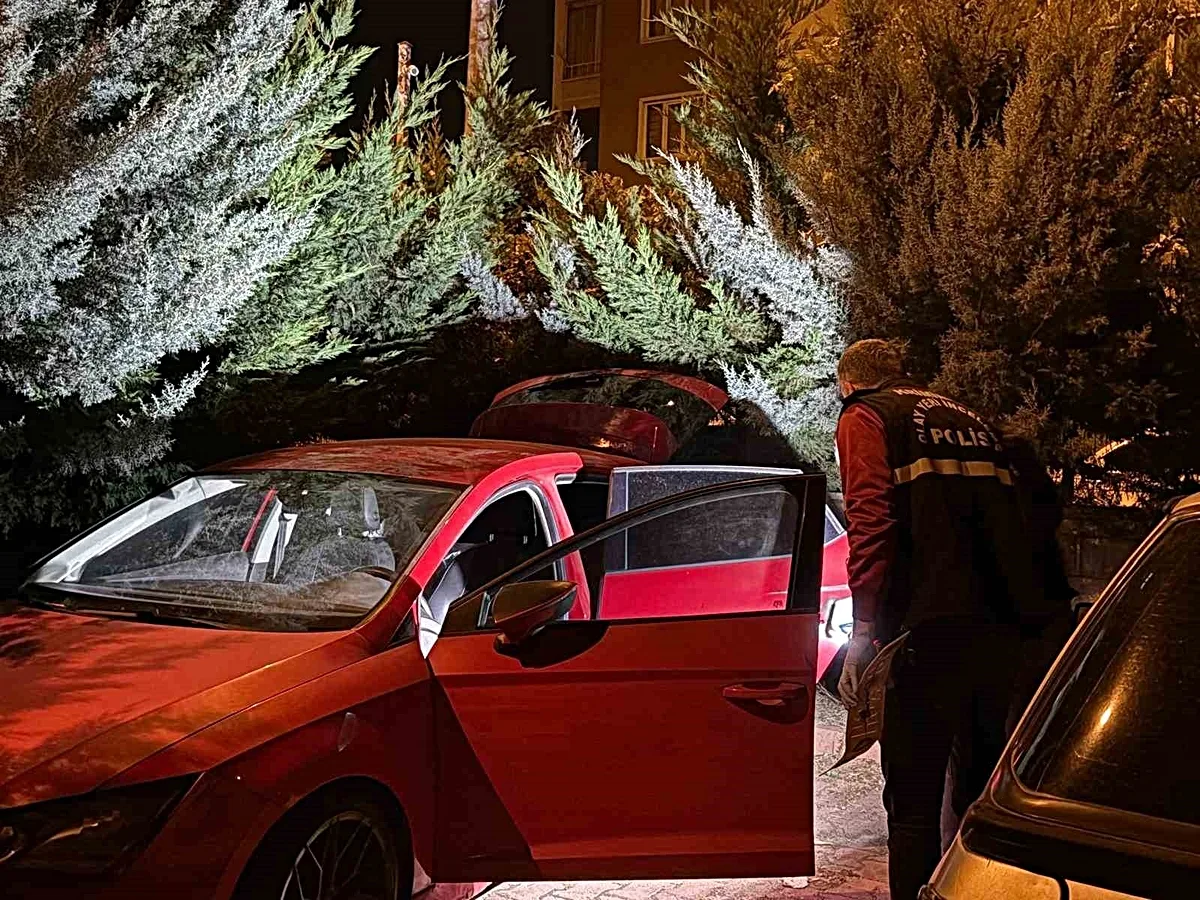 Kayseri'de 20 Gün Önce Çalınan Otomobil Otoparkta Bulundu: Arkadaşı Gözaltına Alındı