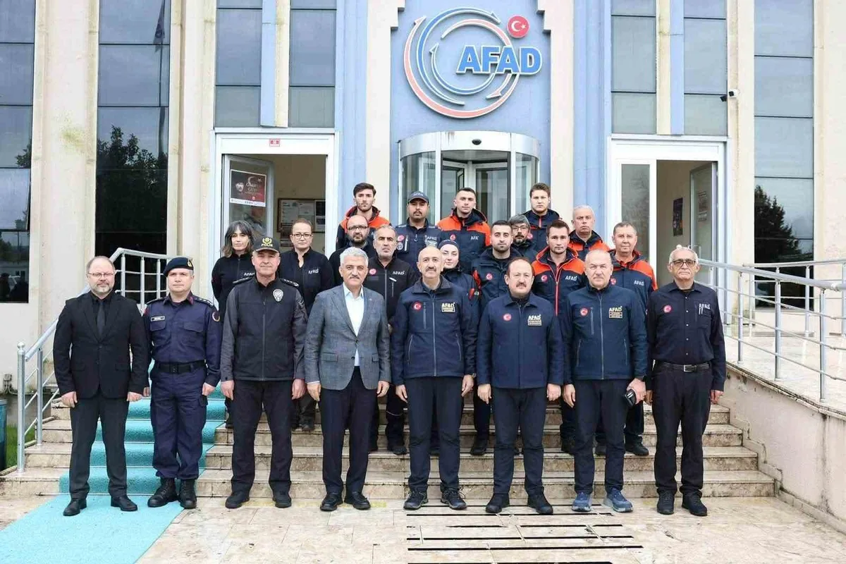 Düzce'de Yoğun Yağış Alarmı: İçişleri Bakan Yardımcısı Cangir Başkanlığında Afet Koordinasyon Toplantısı Düzenlendi