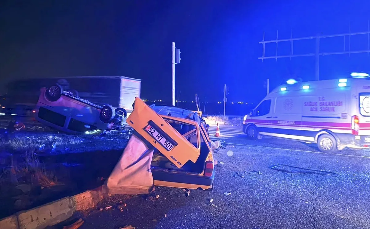 Adıyaman'da İki Aracın Karıştığı Trafik Kazasında 3'ü Ağır 7 Kişi Yaralandı