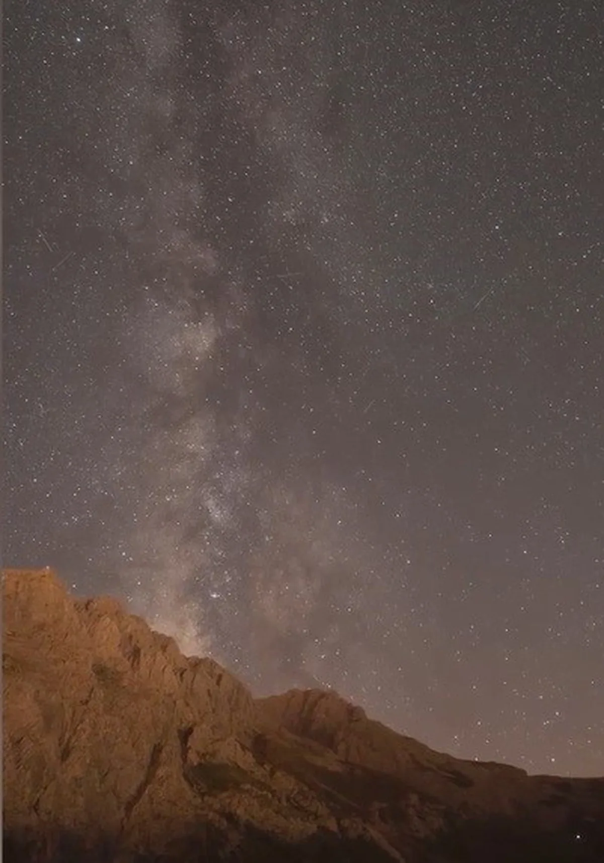 Erzincan Yaylalarında Samanyolu ve Çobanların Gece Mesaisi Birleşti
