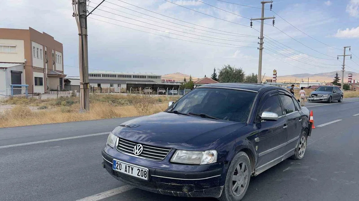 Afyonkarahisar'da İki Otomobil Çarpıştı: 1 Kişi Yaralandı