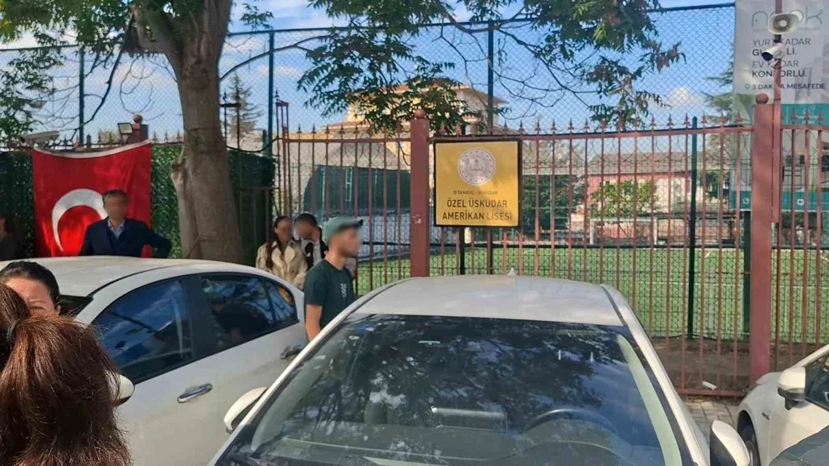 Üsküdar Amerikan Lisesi’nde trafo yangını: Ekipler müdahale etti, veliler muhabire engel olmaya çalıştı